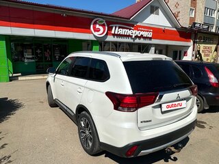 2015 Mitsubishi Outlander III Рестайлинг 2, белый, 1550000 рублей, вид 3