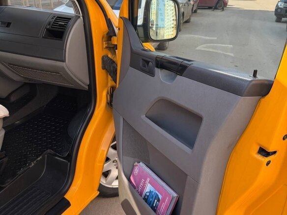 2008 Volkswagen Transporter, жёлтый, 1450000 рублей - вид 12
