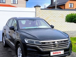 2018 Volkswagen Touareg III, чёрный, 5100000 рублей, вид 3