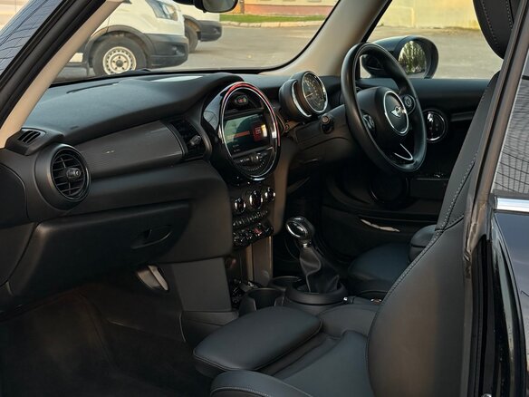 2020 Mini Hatch Cooper D III (F55/F56) Рестайлинг, чёрный, 1980000 рублей - вид 18