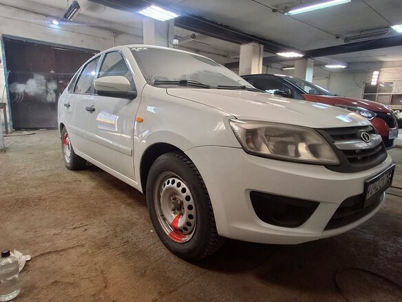 2015 Lada (ВАЗ) Granta I, белый, 350000 рублей - вид 5