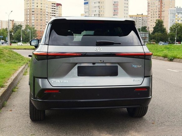 2025 Toyota bZ3X 58.3 kWh, серый, 2790000 рублей - вид 2
