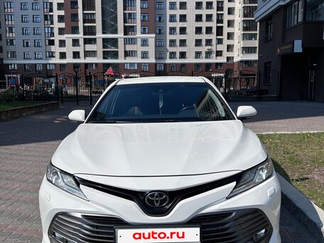 2018 Toyota Camry VIII (XV70), белый, 2870000 рублей, вид 3
