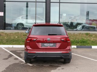 2021 Volkswagen Tiguan II Рестайлинг, красный, 1950000 рублей, вид 5
