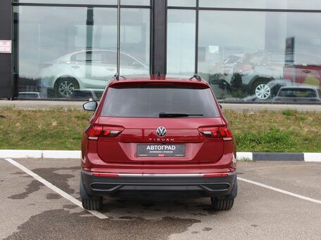 2021 Volkswagen Tiguan II Рестайлинг, красный, 1910000 рублей, вид 5