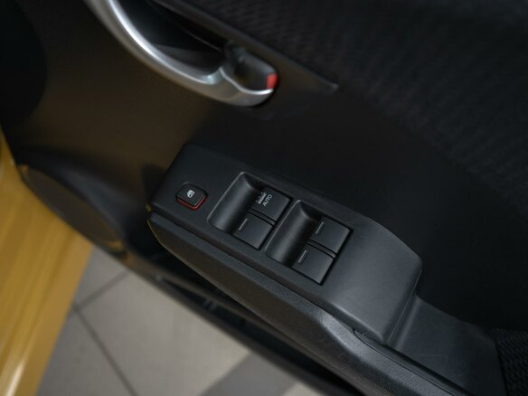 2012 Honda Fit Hybrid II, жёлтый, 1109000 рублей - вид 15