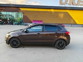 2016 Kia Rio III Рестайлинг, коричневый, 920000 рублей, вид 3