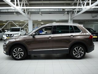 2018 Volkswagen Tiguan II, коричневый, 2195000 рублей, вид 4