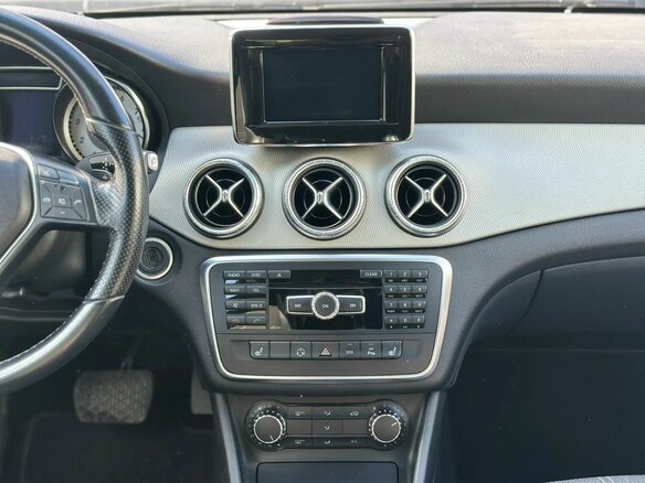 2013 Mercedes-Benz CLA 200 I (C117, X117), белый, 1280000 рублей - вид 16