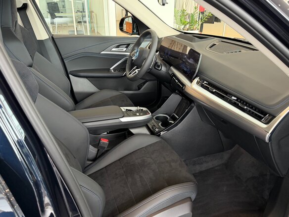 2026 BMW X1 Long 25Li xDrive III (U11/U12), чёрный, 6100000 рублей - вид 25