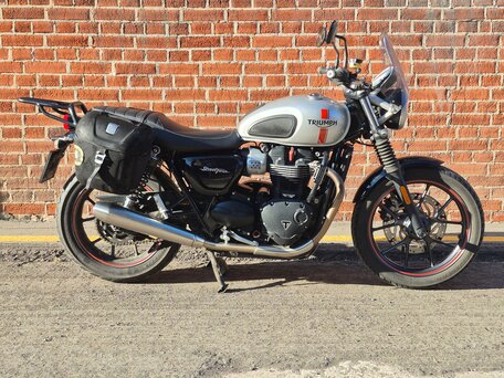 2016 Triumph Street Twin, серебристый, 575000 рублей, вид 4