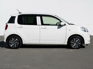 2018 Toyota Passo III Рестайлинг, белый, 995000 рублей, вид 5