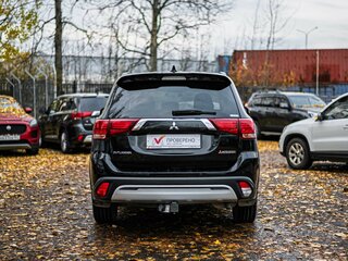 2021 Mitsubishi Outlander III Рестайлинг 3, чёрный, 1815000 рублей, вид 3