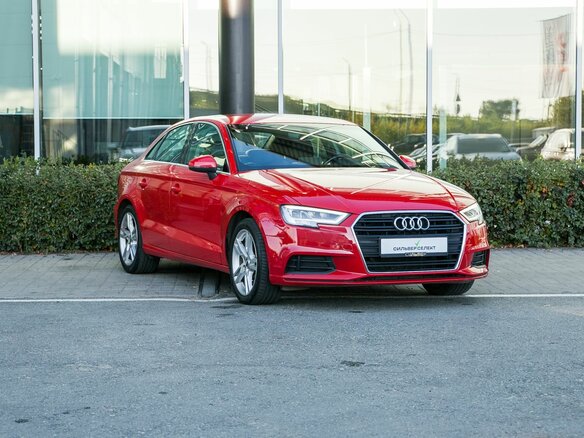 2019 Audi A3 III (8V) Рестайлинг, красный, 2050000 рублей - вид 4