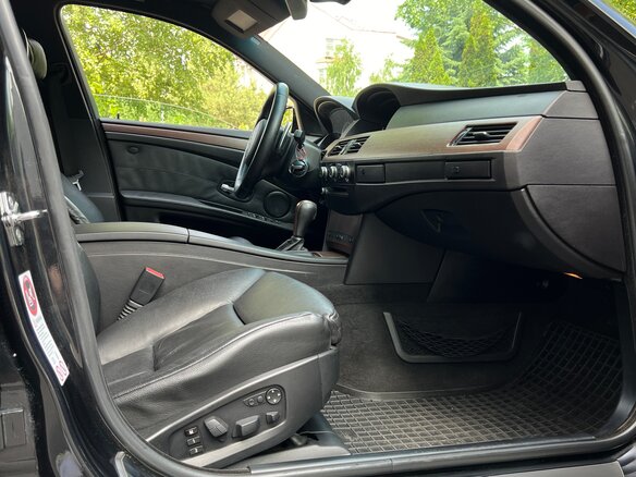 2005 BMW 5 серии 530d V (E60/E61), чёрный, 2150000 рублей - вид 16