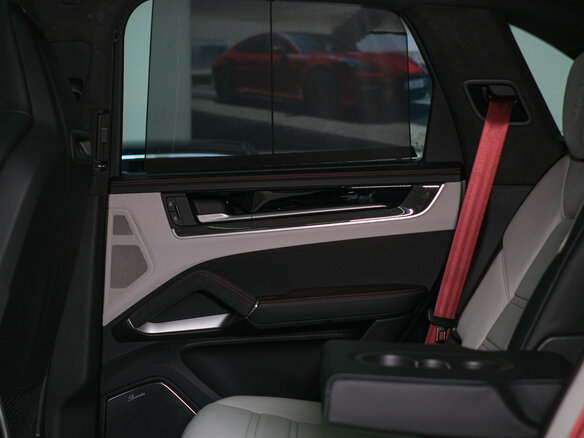 2026 Porsche Cayenne GTS III Рестайлинг, серый, 25900000 рублей - вид 32