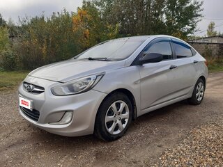 2013 Hyundai Solaris I, серебристый, 685000 рублей, вид 3
