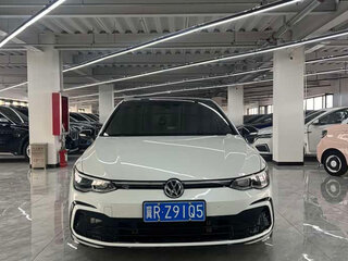 2023 Volkswagen Golf VIII, белый, 1920000 рублей, вид 2