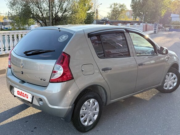 2012 Renault Sandero I, бежевый, 440000 рублей - вид 4