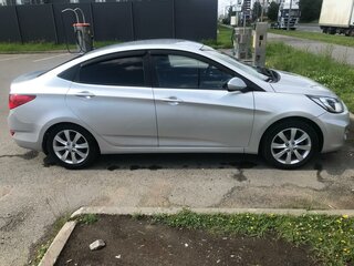 2011 Hyundai Solaris I, серебристый, 615000 рублей, вид 4