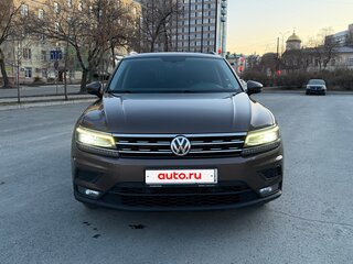 2017 Volkswagen Tiguan II, коричневый, 2350000 рублей, вид 2