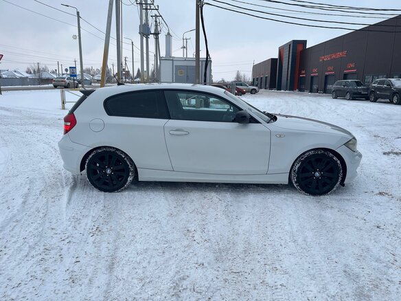 2010 BMW 1 серии 116i I (E81/E82/E87/E88) Рестайлинг, белый, 900000 рублей - вид 10