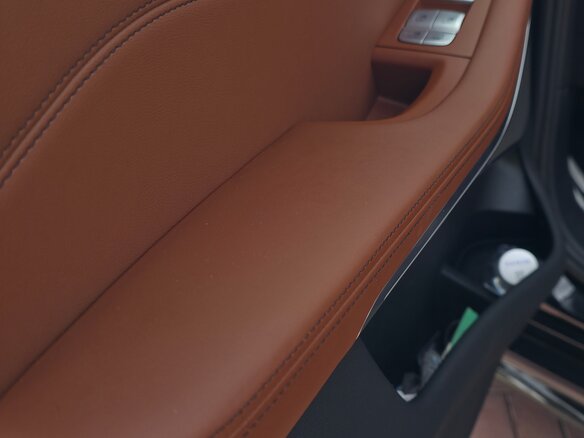 2022 BMW X7 40i I (G07) Рестайлинг, чёрный, 10500000 рублей - вид 3