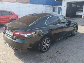 2021 Toyota Camry VIII (XV70) Рестайлинг, чёрный, 2100000 рублей, вид 3