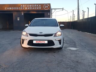 2019 Kia Rio IV, белый, 1290000 рублей, вид 4