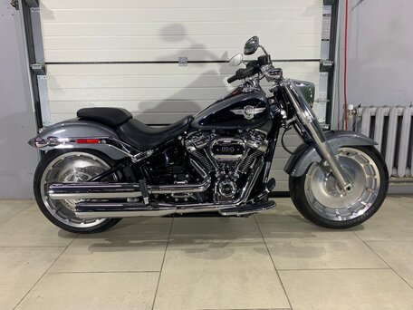 2021 Harley-Davidson Fat Boy, серый, 1849000 рублей, вид 2