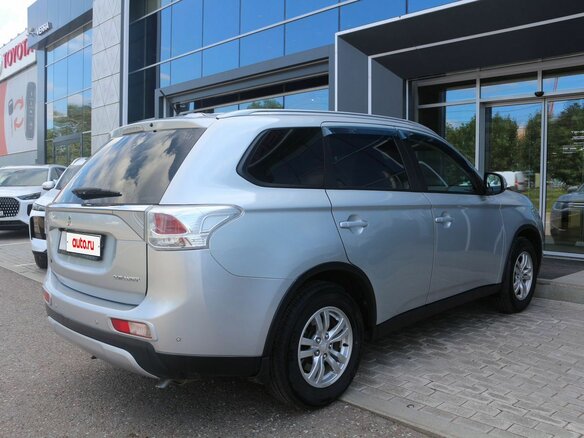 2014 Mitsubishi Outlander III Рестайлинг, серебристый - вид 5