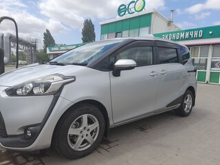 2015 Toyota Sienta II, серебристый, 1330000 рублей, вид 2