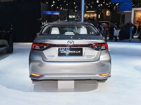 2026 Toyota Corolla XII (E210) Рестайлинг 2, серый, вид 5