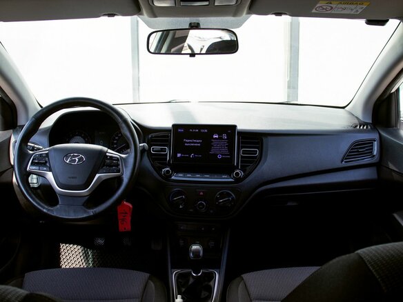 2018 Hyundai Solaris II, белый - вид 17