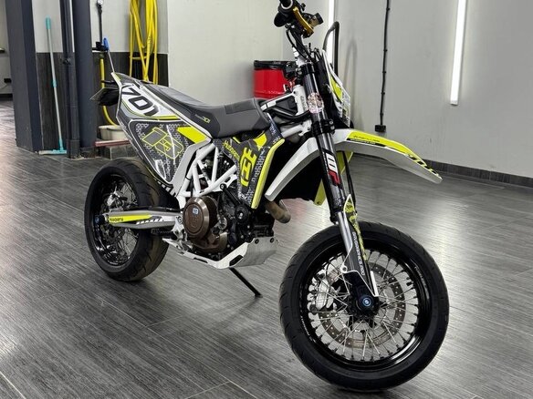 2016 Husqvarna 701 Supermoto, жёлтый, 790000 рублей - вид 1