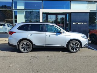 2021 Mitsubishi Outlander III Рестайлинг 3, серый, 2429000 рублей, вид 4