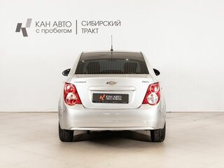 2013 Chevrolet Aveo II, серебристый, 572600 рублей, вид 4