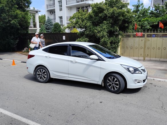 2016 Hyundai Solaris I Рестайлинг, белый - вид 3