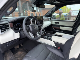 2022 Toyota Sequoia III, белый, 10100000 рублей, вид 4