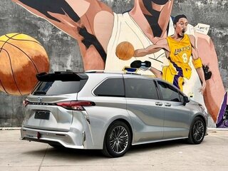 2024 Toyota Sienna IV, серый, 7180000 рублей, вид 3