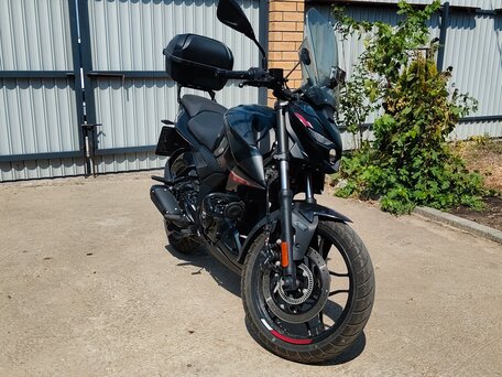 2023 Bajaj Pulsar N250, чёрный, 255000 рублей, вид 2