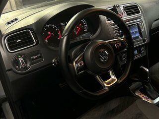 2018 Volkswagen Polo V Рестайлинг, белый, 1160000 рублей, вид 2