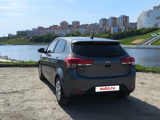 2017 Kia Rio III Рестайлинг, серый, 1120000 рублей, вид 3