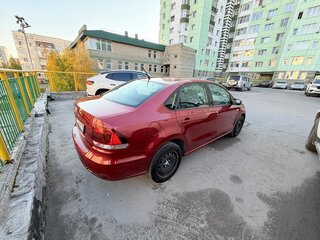 2016 Volkswagen Polo V Рестайлинг, красный, 1100000 рублей, вид 3