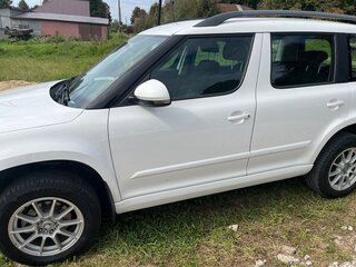 2015 Skoda Yeti I Рестайлинг, белый, 1100000 рублей, вид 4
