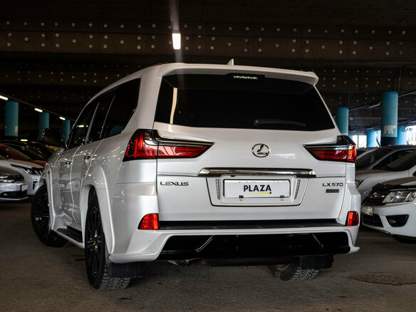 2017 Lexus LX 570 III Рестайлинг 2, белый - вид 3