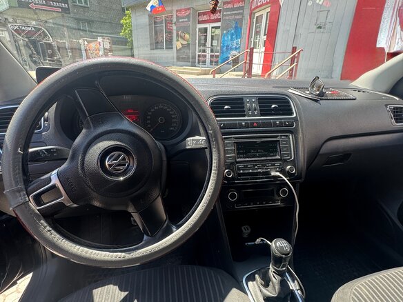 2013 Volkswagen Polo V, чёрный, 850000 рублей - вид 8