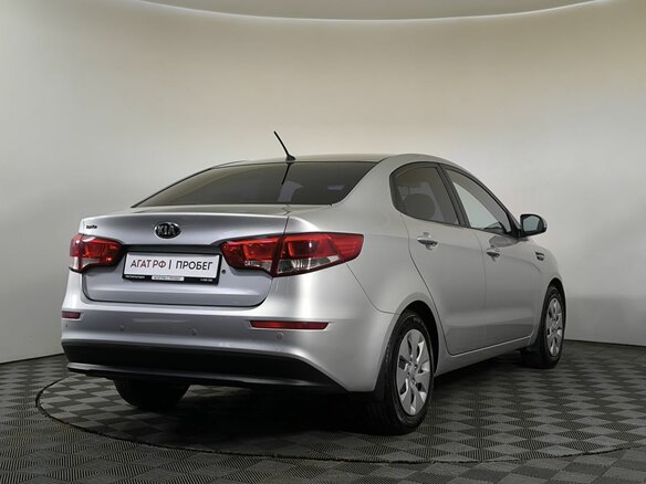 2015 Kia Rio III Рестайлинг, серый - вид 3