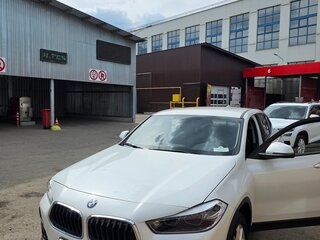 2021 BMW X2 sDrive18i I (F39), белый, 3800000 рублей, вид 2