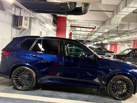 2021 BMW X5 M50d IV (G05/G18), синий, 10600000 рублей, вид 5